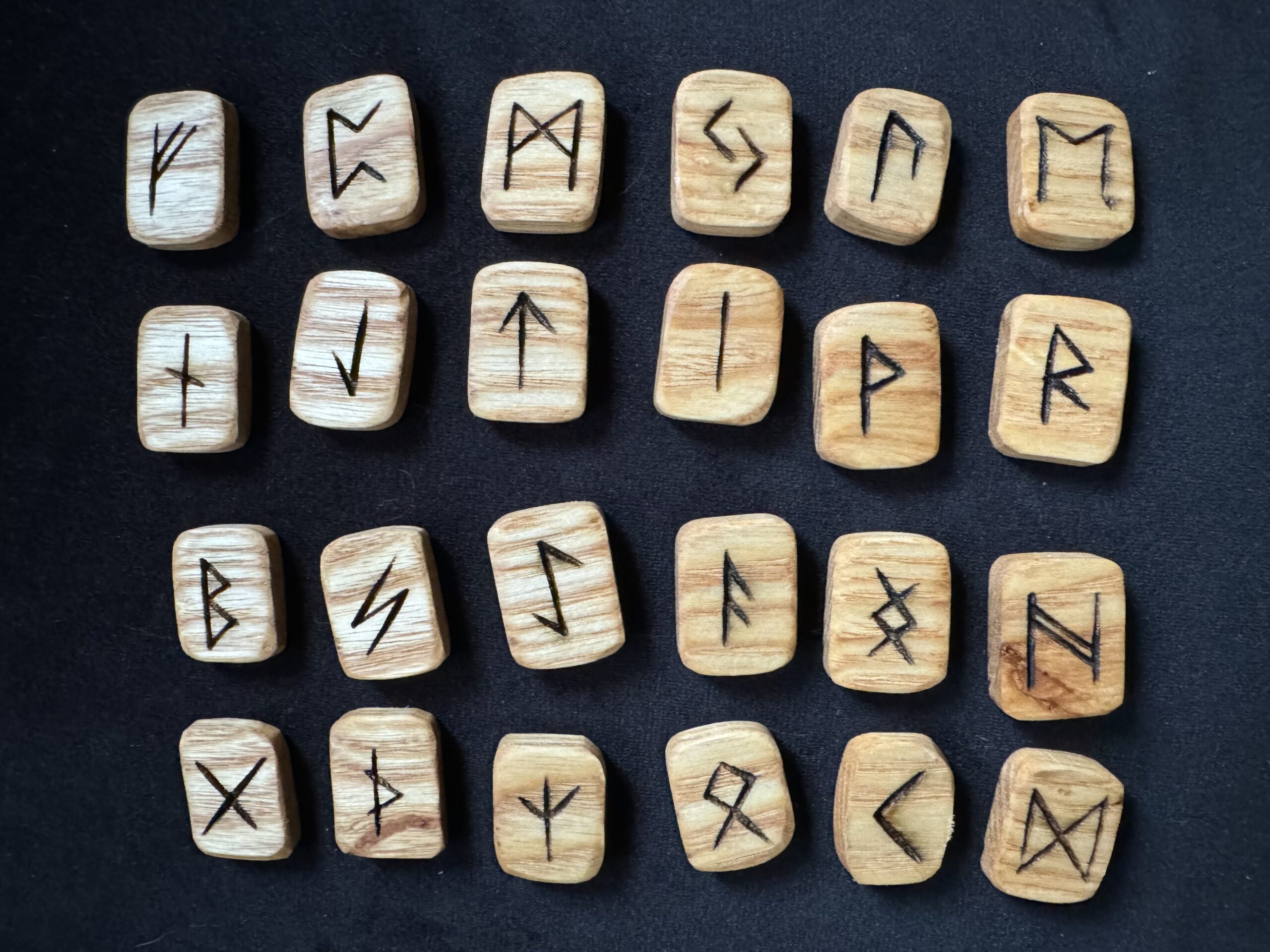 Rune set, Ash – Rufus Opus
